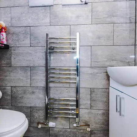 度假居 Stylish 4 Bedroom Close To City Centre