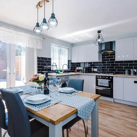 Stylish 4 Bedroom Close To City Centre * Manchester