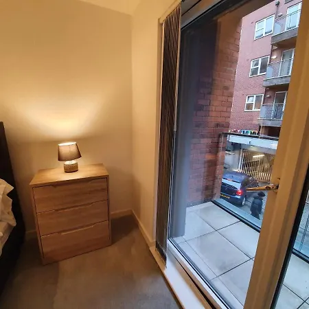 Stylish 2 Bed Apt In Centre アパート