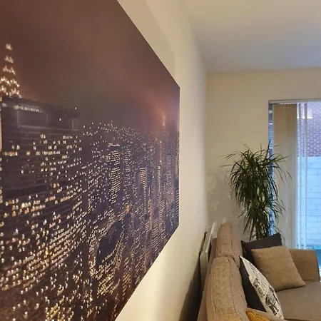Stylish 2 Bed Apt In Centre