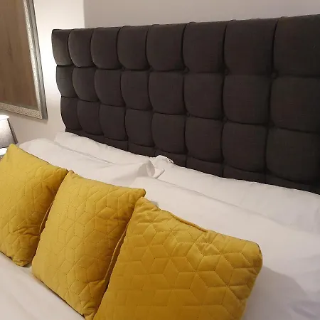 Apartment Stylish 2 Bed Apt In Centre