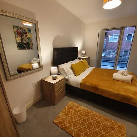 Stylish 2 Bed Apt In Centre *