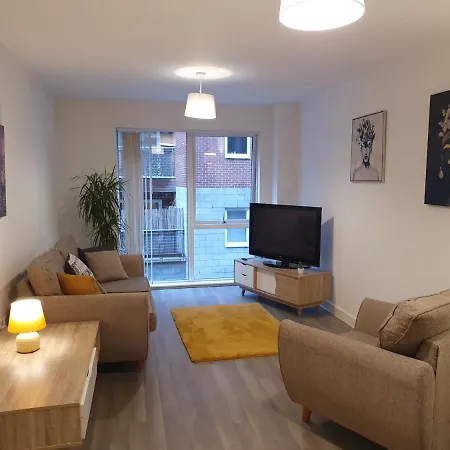 Stylish 2 Bed Apt In Centre Apartment *