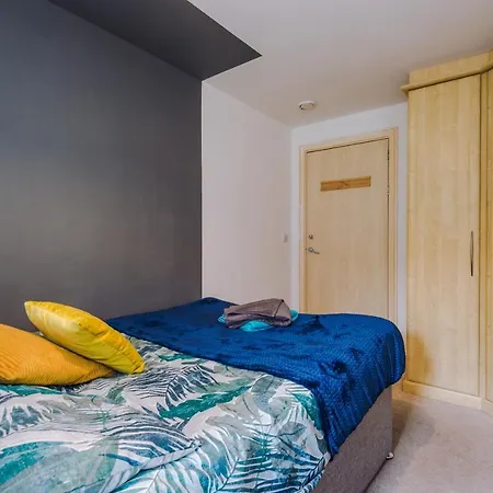 Spacious - Sleeps 9 아파트