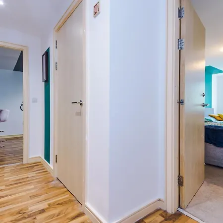 Spacious - Sleeps 9 아파트 맨체스터
