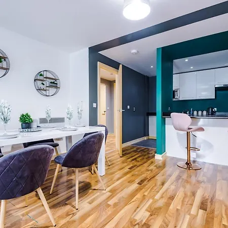 Spacious - Sleeps 9 아파트 맨체스터