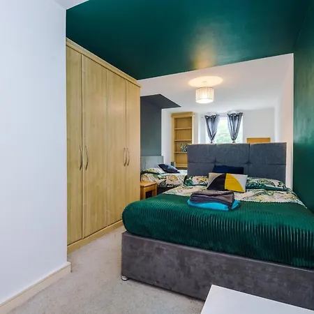 Spacious - Sleeps 9 아파트