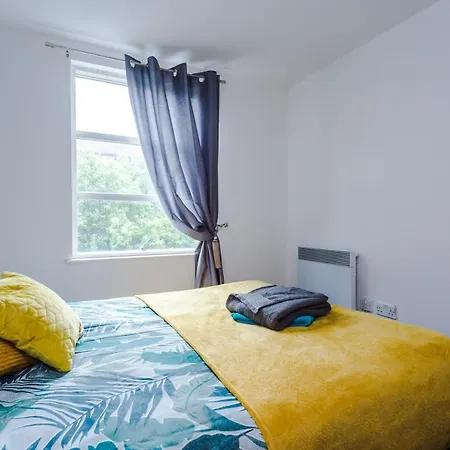 Spacious - Sleeps 9 아파트 *