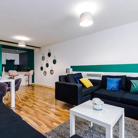 Spacious - Sleeps 9 아파트 *