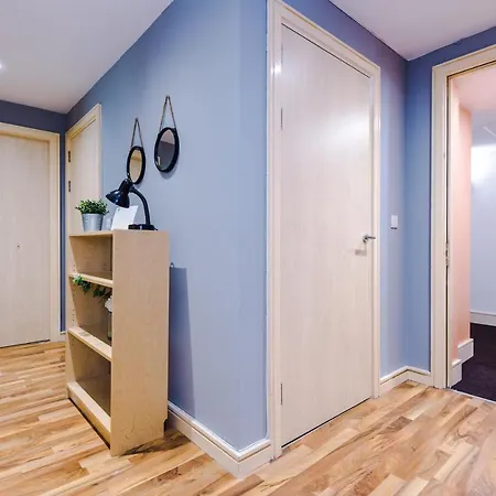 Spacious - Sleeps 9 아파트 맨체스터