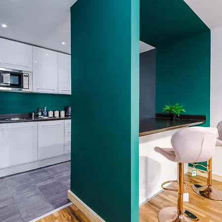Spacious - Sleeps 9 *
