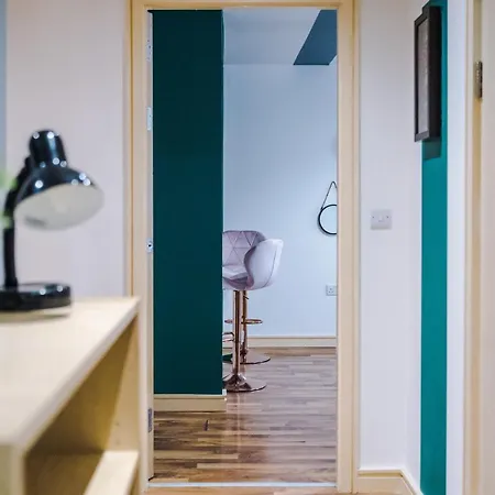 Spacious - Sleeps 9 * 맨체스터