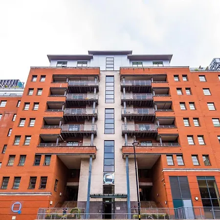 Spacious - Sleeps 9