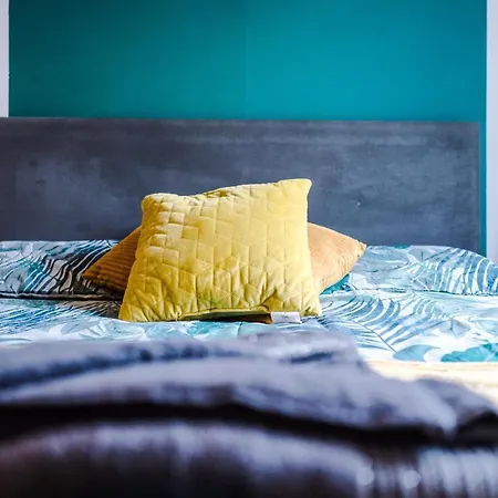 Spacious - Sleeps 9 * 맨체스터