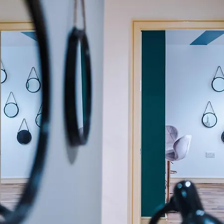 Spacious - Sleeps 9 맨체스터