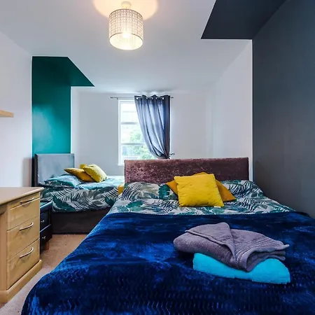 Spacious - Sleeps 9 아파트 *