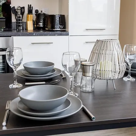 Apartment Bright And Modern 2 Bedroom *