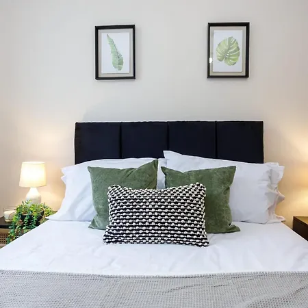 Bright And Modern 2 Bedroom