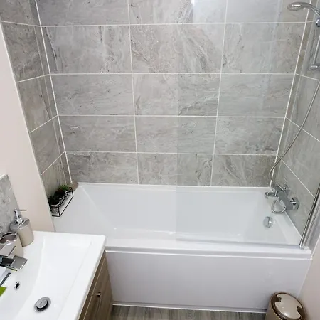Bright And Modern 2 Bedroom Manchester