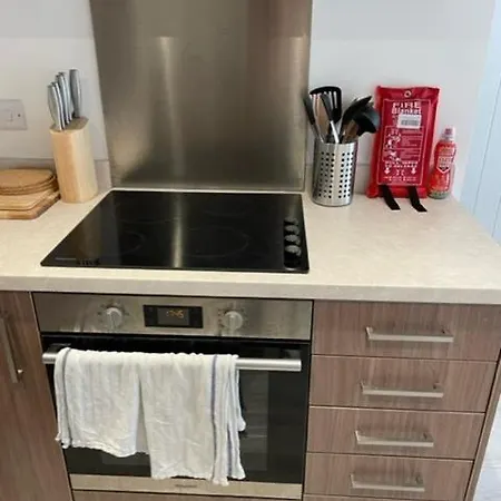 Superb 1 Bed - 3 Min To Tram - Free On Site Parking - Sleeps 3 Apartment *