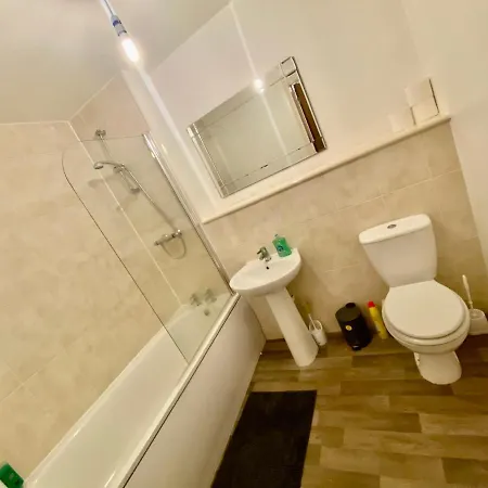 Ladywell Apartment *
