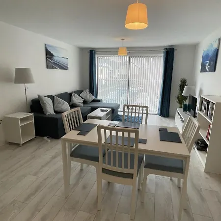 Superb 1 Bed - 3 Min To Tram - Free On Site Parking - Sleeps 3