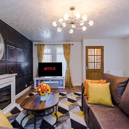 Immaculate 4-Bed House In Manchester * Manchester