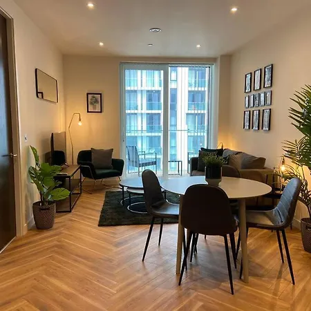 Luxury 1-Bed Apartment With Balcony & Free Parking For Business And Corporate Stays Apartment Manchester