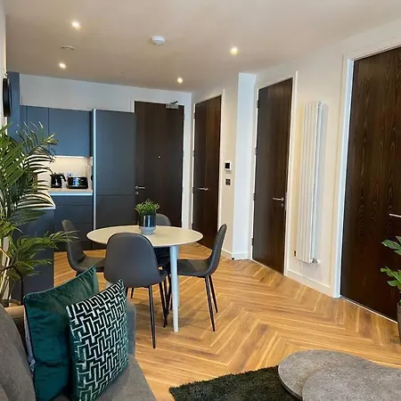 Luxury 1-Bed Apartment With Balcony & Free Parking For Business And Corporate Stays Lejlighed Manchester