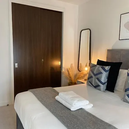 Luxury 1-Bed Apartment With Balcony & Free Parking For Business And Corporate Stays Lejlighed Manchester