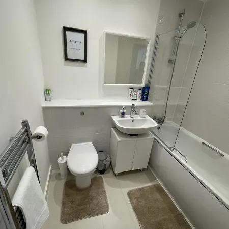 Superb 1 Bed - 3 Min To Tram - Free On Site Parking - Sleeps 3 * Manchester