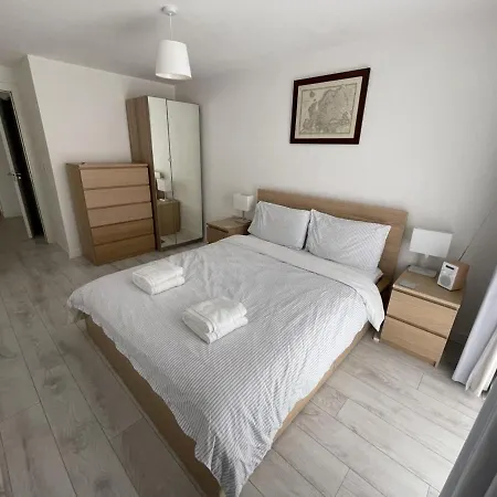 Superb 1 Bed - 3 Min To Tram - Free On Site Parking - Sleeps 3 * Manchester