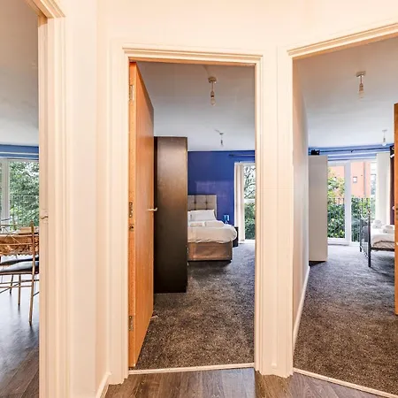 Comfy 2 Bedroom 2 Bath Apt Near Etihad 맨체스터