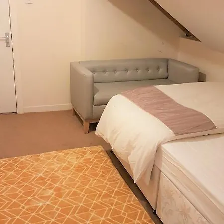 Single In A Shared Flat With Own Toilet