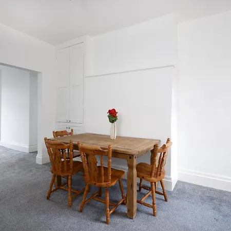 Entire Cheetham Hill House Манчестер
