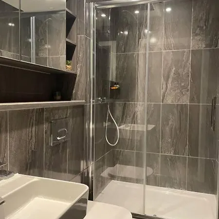 Luxury 2 Bedroom Centre Apartmán *