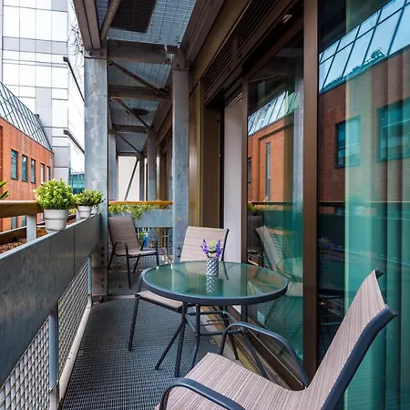 Hilltop Serviced - Piccadilly Apartment