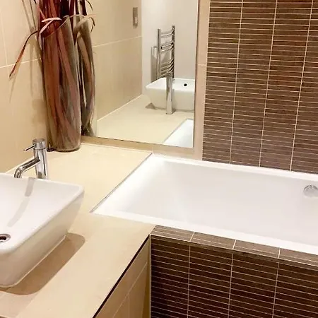 Lovely 1-Bedroom Condo In Green Quarters 公寓 *
