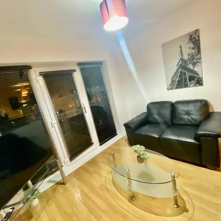 Ladywell Apartment *