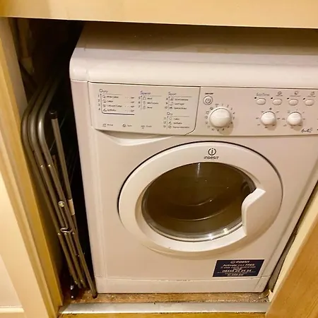 Ladywell Apartment *