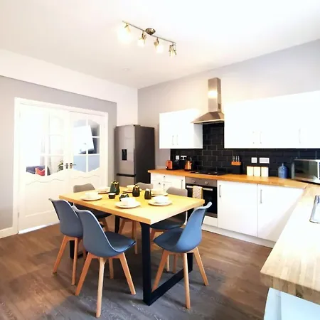 Heyhoo The Mellor - Holiday Home With Free Parking - 5 Minutes Drive To Coop Live, Etihad Stadium & Manchester City Centre
