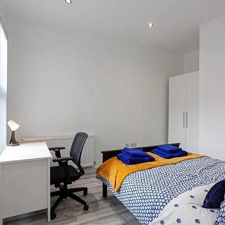 Six Bedroom Property In The Hub Of The City