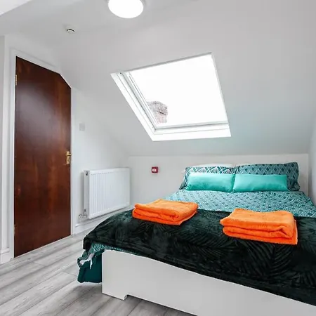 Six Bedroom Property In The Hub Of The City * Manchester