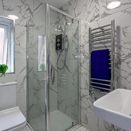 Six Bedroom Property In The Hub Of The City Holiday home Manchester