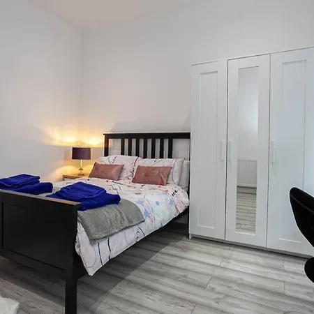 Six Bedroom Property In The Hub Of The City מנצ'סטר