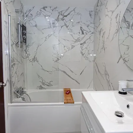 Six Bedroom Property In The Hub Of The City Manchester