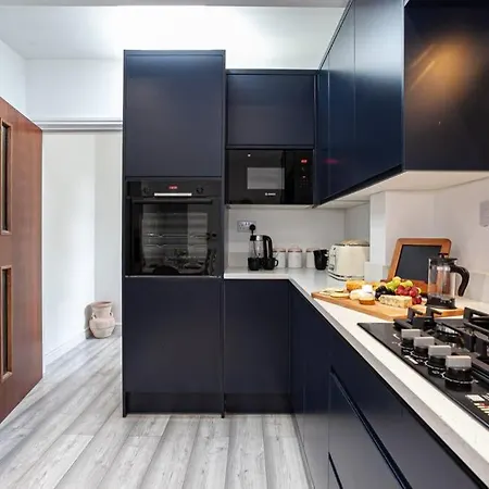 Six Bedroom Property In The Hub Of The City