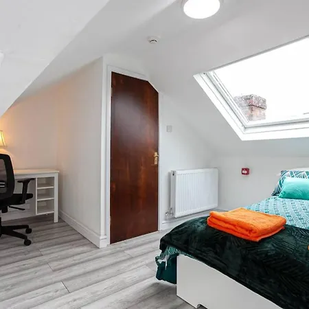 Holiday home Six Bedroom Property In The Hub Of The City