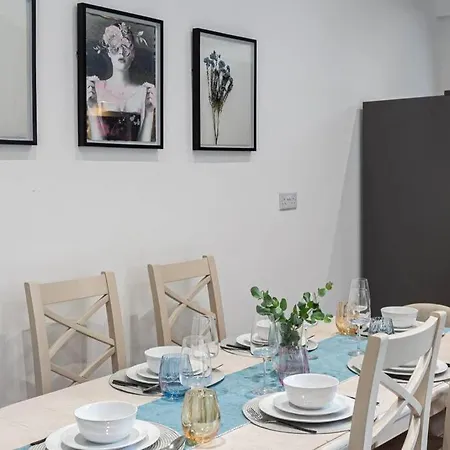Six Bedroom Property In The Hub Of The City * Manchester