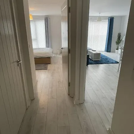 Apartment Superb 1 Bed - 3 Min To Tram - Free On Site Parking - Sleeps 3 Manchester